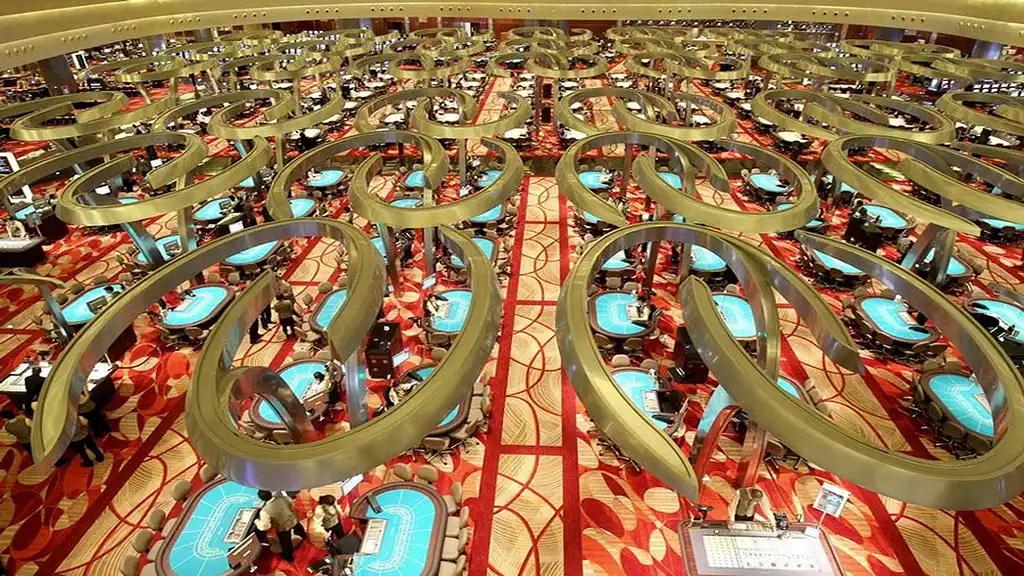 Marina Bay Sands: Singapore’s Sky-High Beacon of Gaming Luxury
